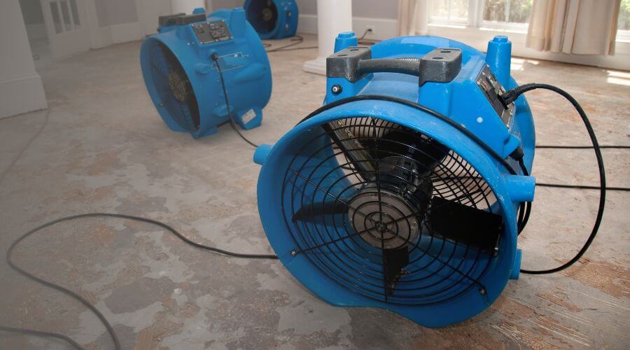 Why choose water damage restoration service for emergency water extraction services in Jamaica